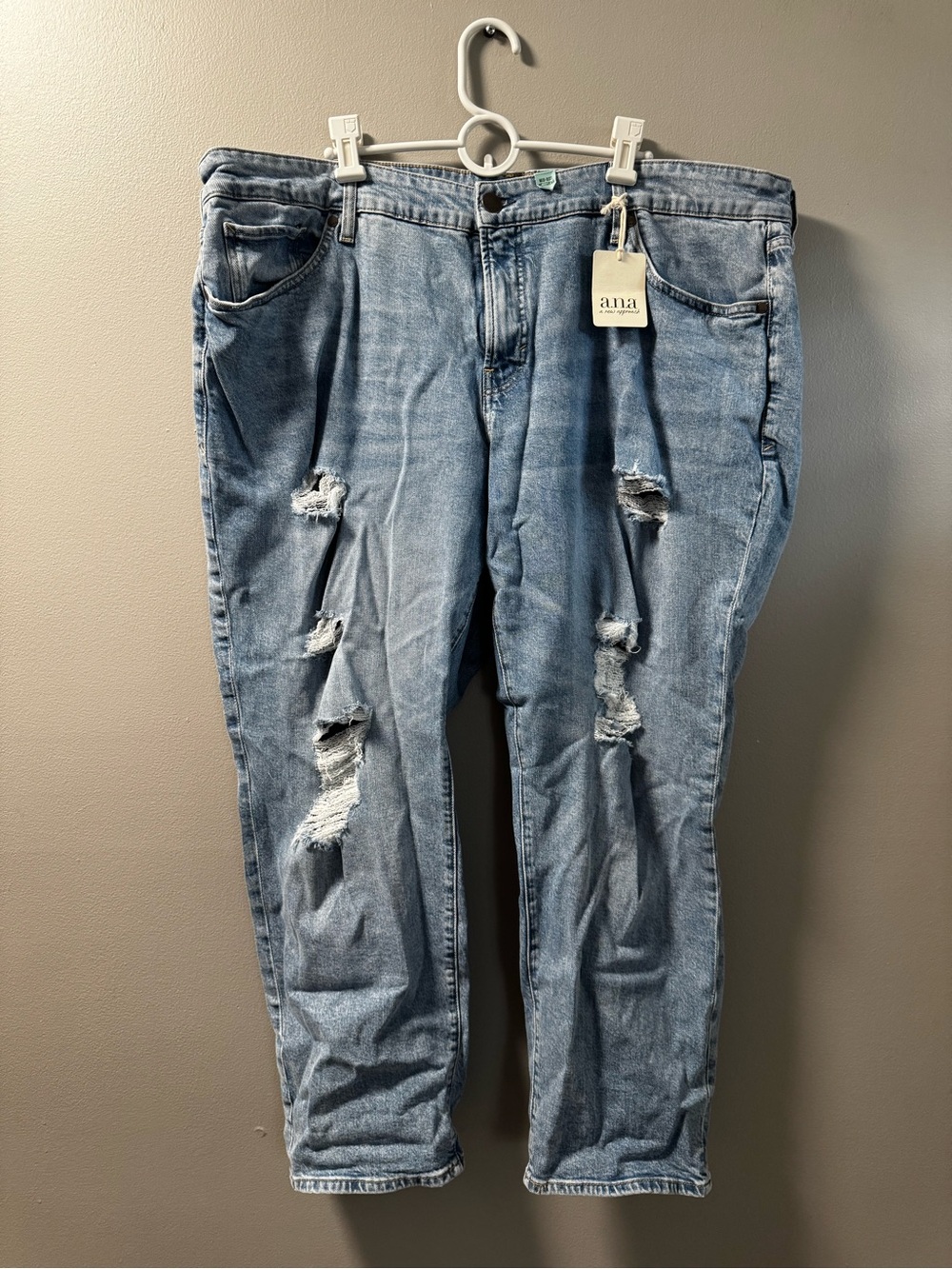 a.n.a Women’s Light Blue Distressed mid-rise Boyfriend Relaxed Jeans